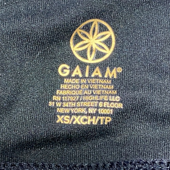 NWT GAIAM 7/8 Yoga Leggings Black and Gray OM Taylor Twist Cut Out Size XS - Picture 5 of 15